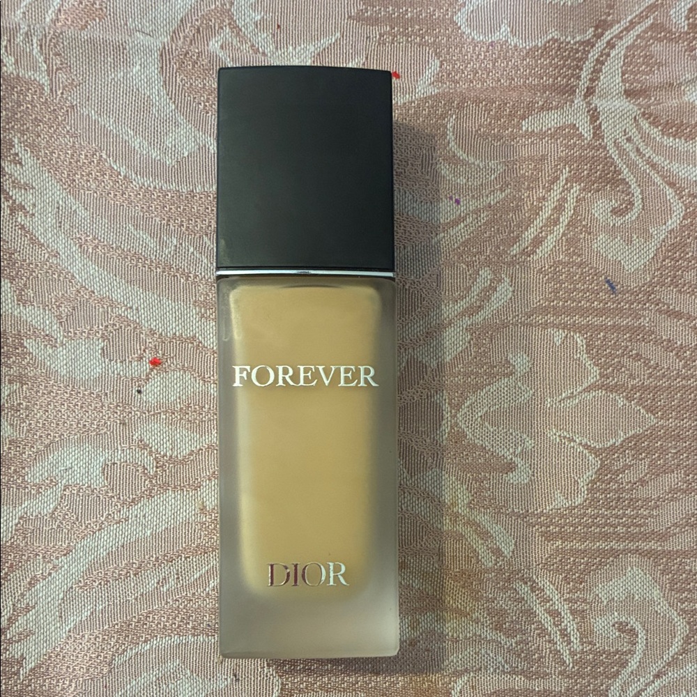 Dior Forever Liquid Foundation - 2W new without box